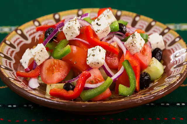 ensalada-griega-vegana