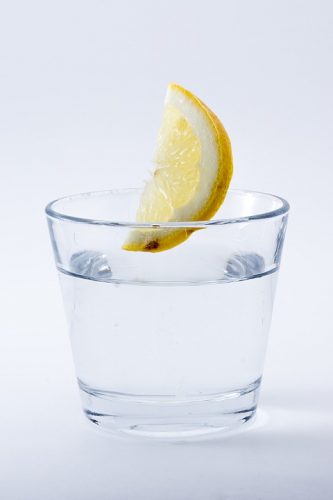 agua de limon para adelgazar